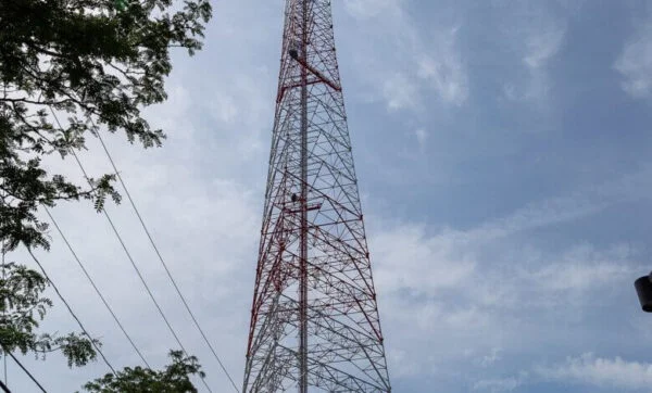 Der B67 Tower: Ein architektonisches Wunder der Kommunikationstechnologie Der B67 Tower: Ein architektonisches Wunder der Kommunikationstechnologie