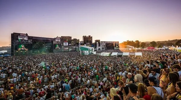 Organisation großer Open-Air-Konzerte