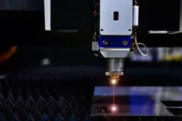 Was ist ein Laserschneider? Wie funktioniert er?